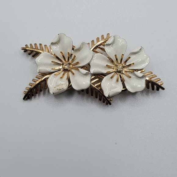 Trifari white gold enamel flower brooch RARE HTF 50's 60's signed vintage estate - Picture 4 of 16